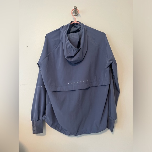 H&M sporty windbreaker - Picture 3 of 3